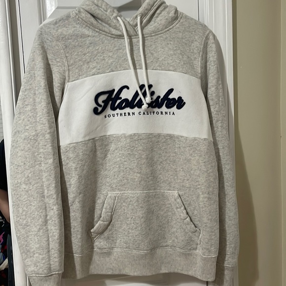 💙Hollister hoodie NEVER WORN - Picture 1 of 3